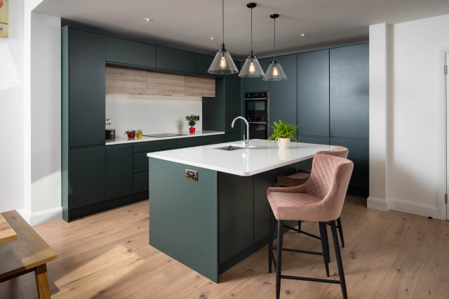 True Handleless kitchen modern