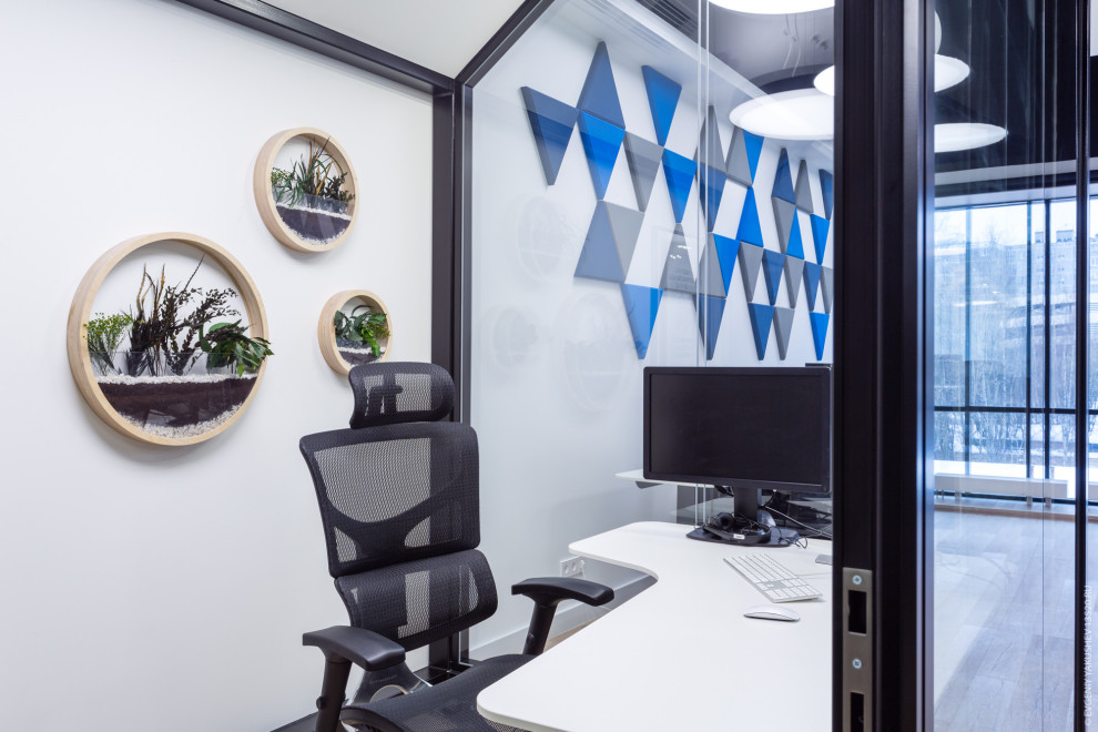 Office in Neo-Geo Business Center