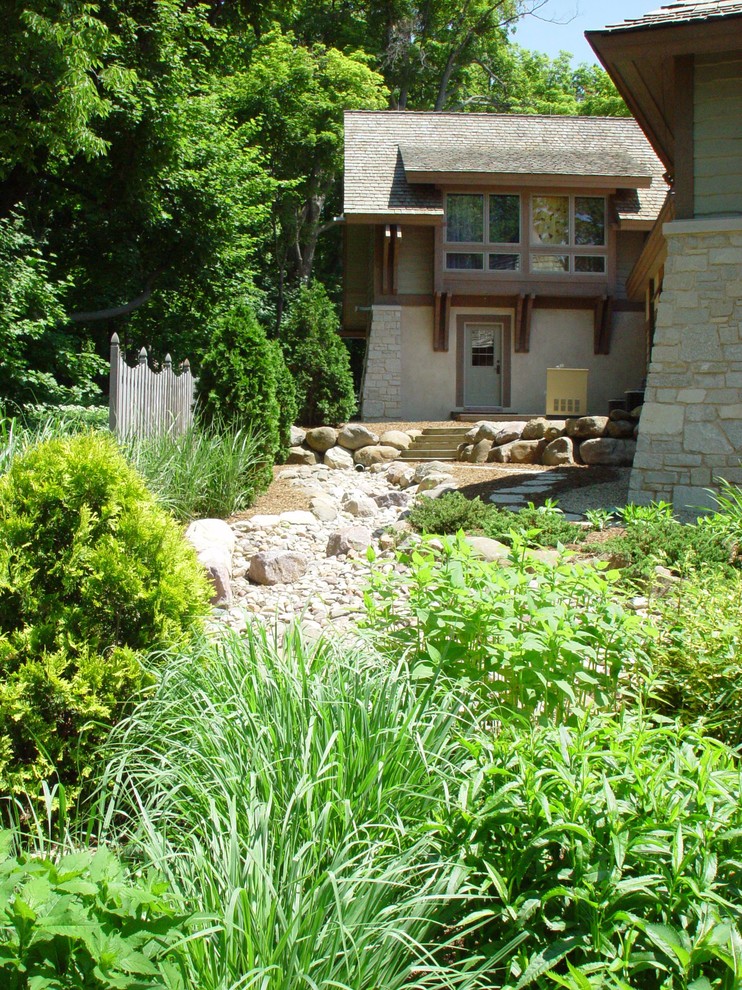 This is an example of a mid-sized transitional drought-tolerant and partial sun backyard gravel garden path.