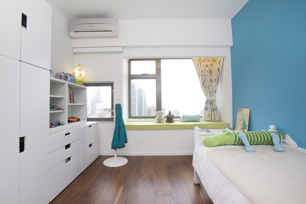 Photo of a contemporary kids' room for boys in Hong Kong with white walls.