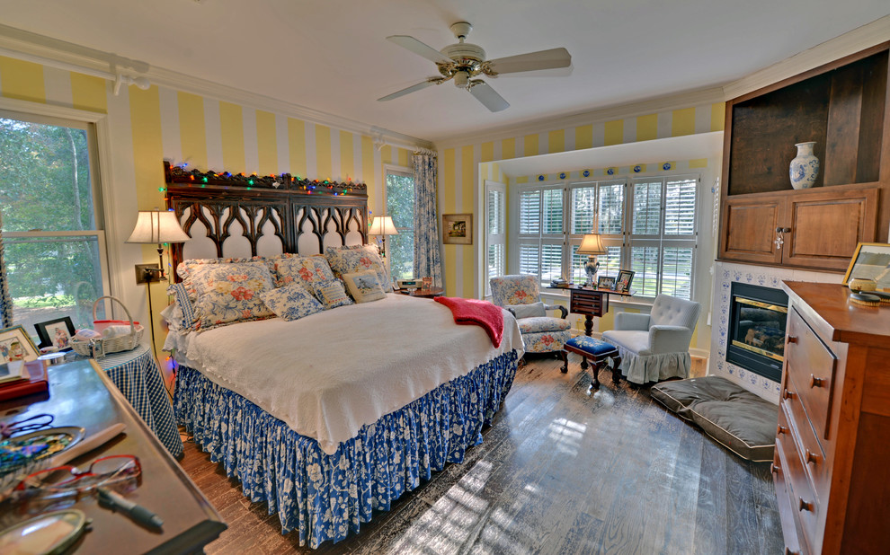 Bedroom - traditional bedroom idea in Atlanta