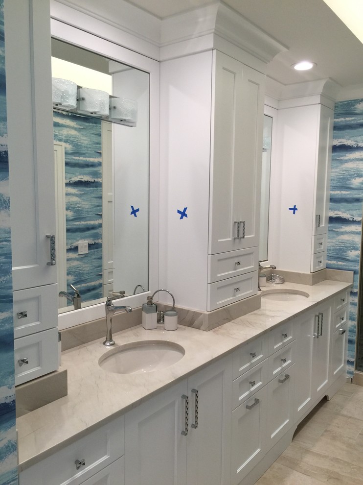 Transitional home design photo in Miami