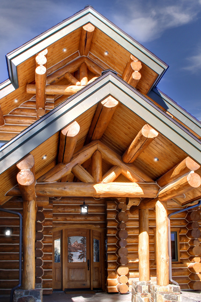 Mountain style entryway photo in Seattle