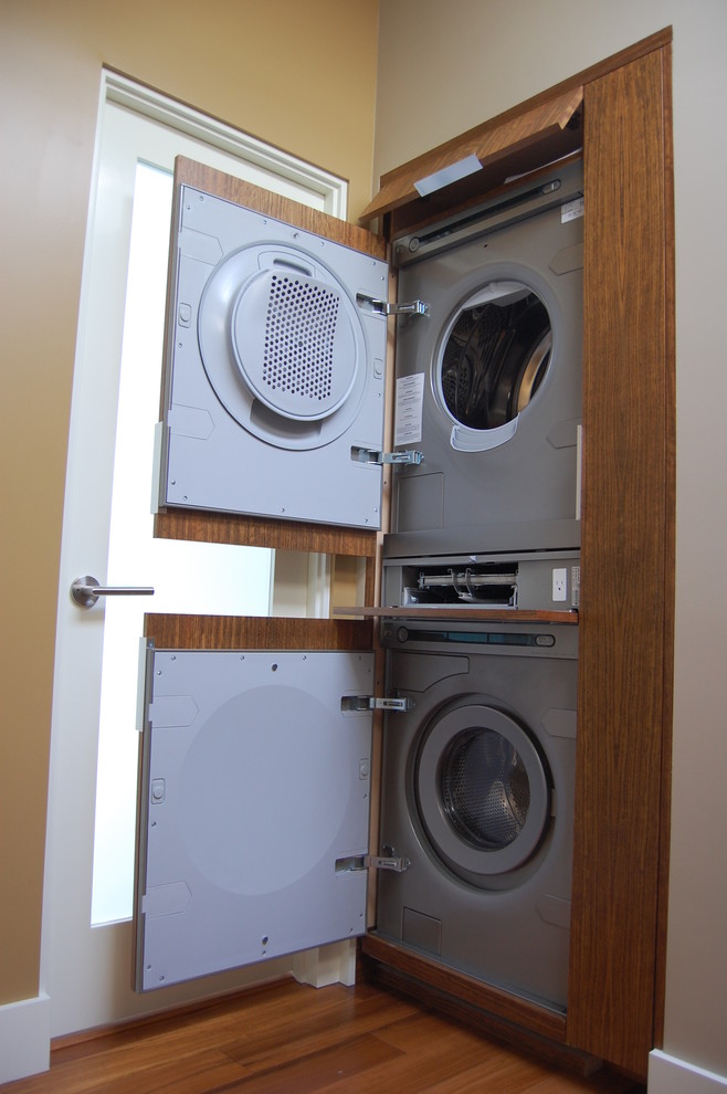 Inspiration for a modern laundry room in Orange County.