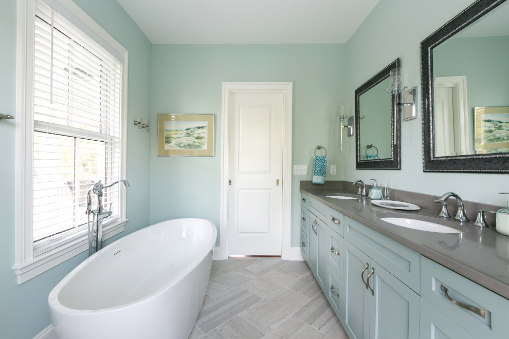 This is an example of a traditional bathroom in Charleston.