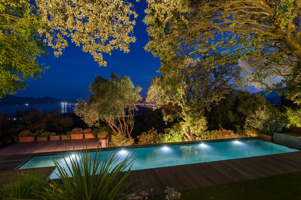 This is an example of a large contemporary pool in Corsica.