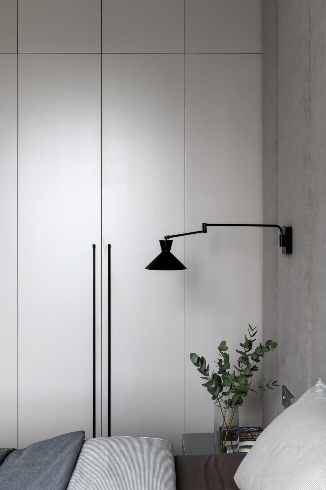 Натуральные материалы в интерьере трехкомнатной квартиры