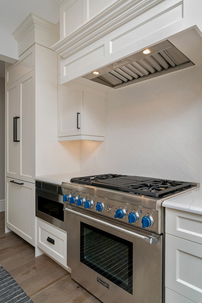 Kitchen - transitional kitchen idea