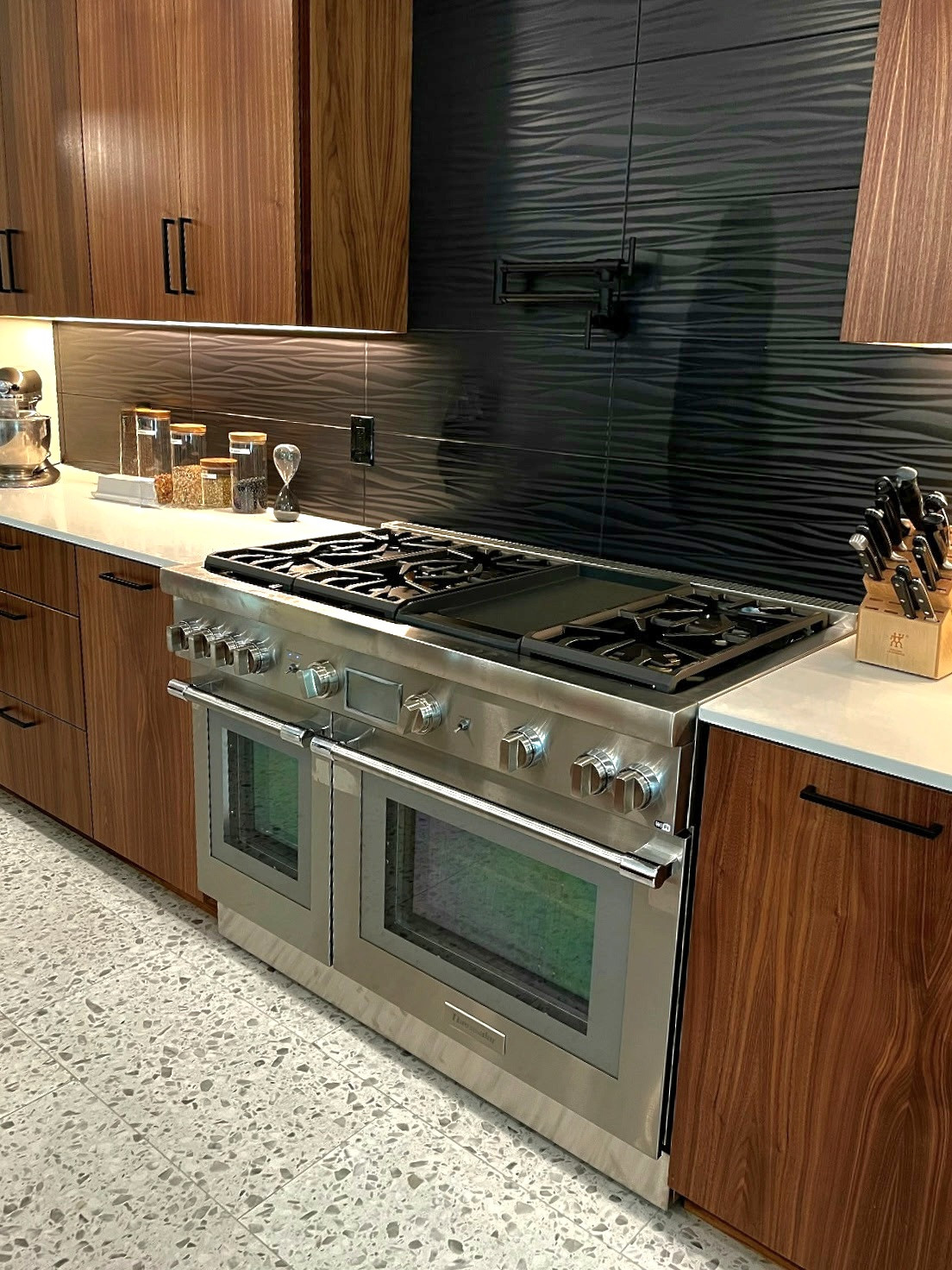 CONTEMPORARY KITCHEN RENOVATION