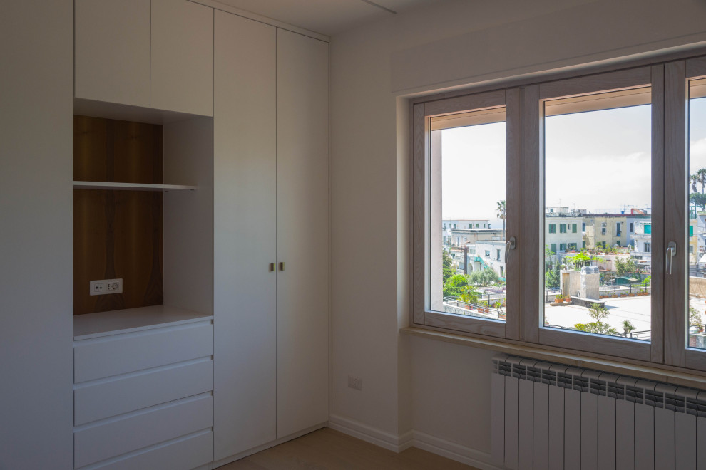Mittelgroßes Modernes Schlafzimmer in Neapel