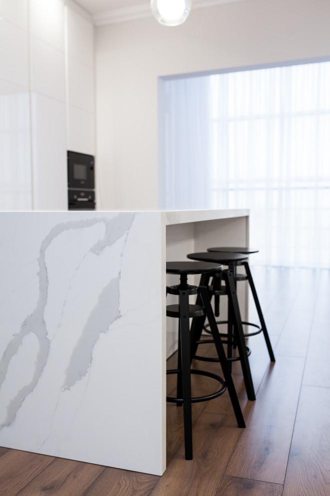 Светлая кухня в современном стиле