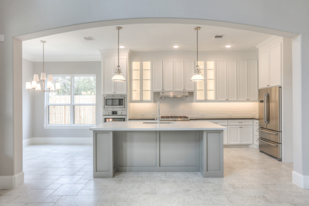 Transitional kitchen photo in Houston