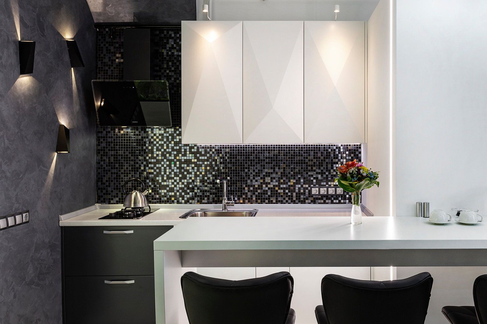 Studio with a soaring bed over grass-plot /Студия с парящей кроватью и лужайкой