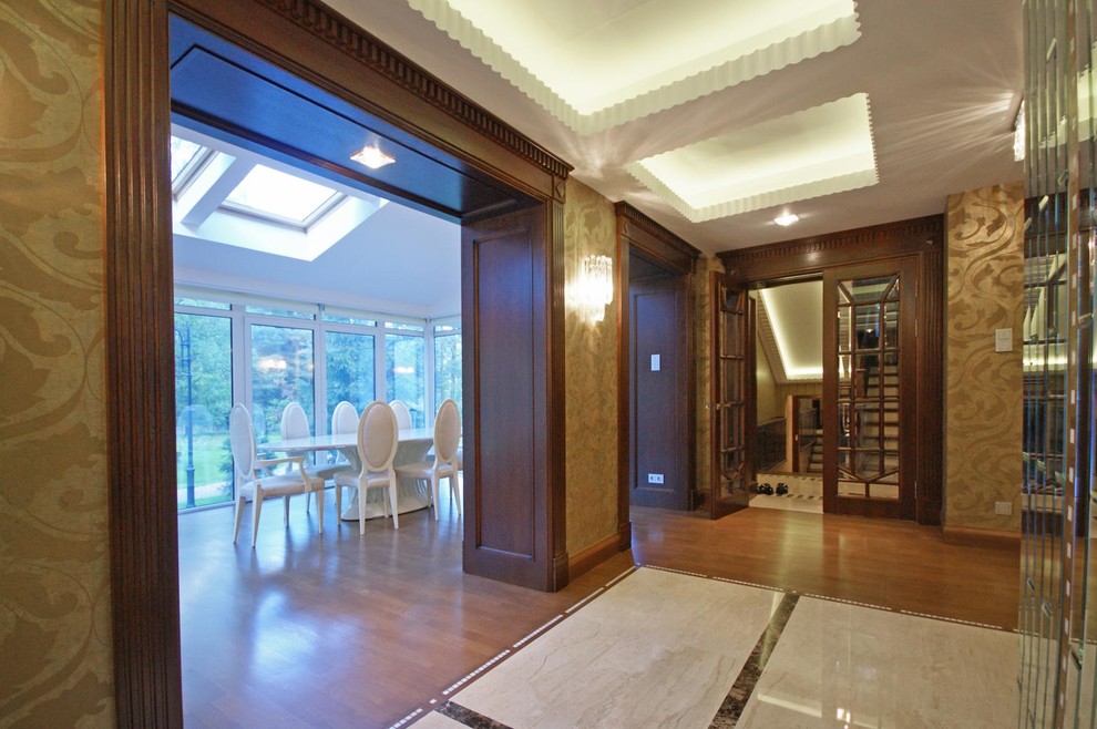 Дизайн интерьера холла и столовой загородного дома Санкт-Петербург