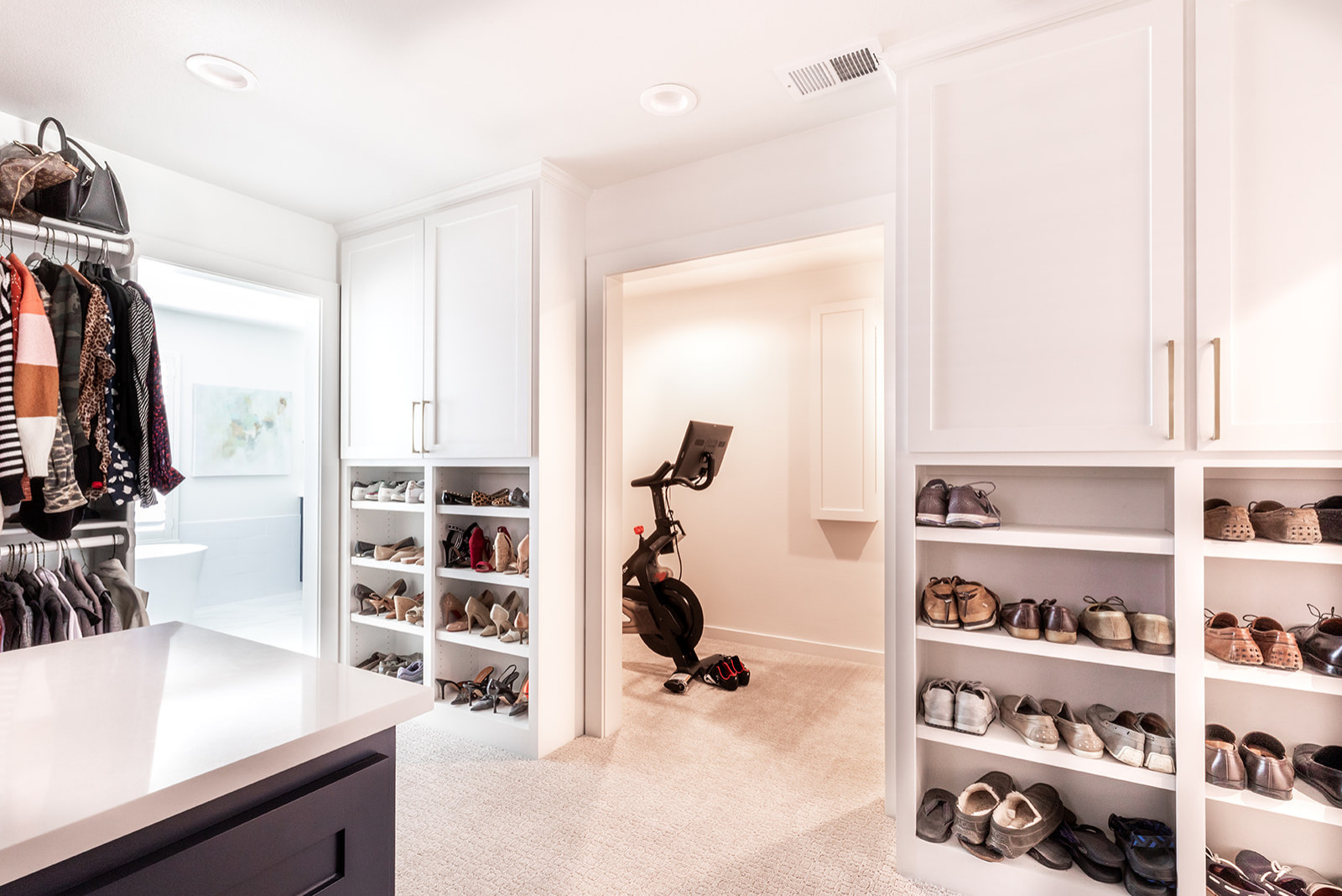 Lake Highlands Master Suite: Highedge