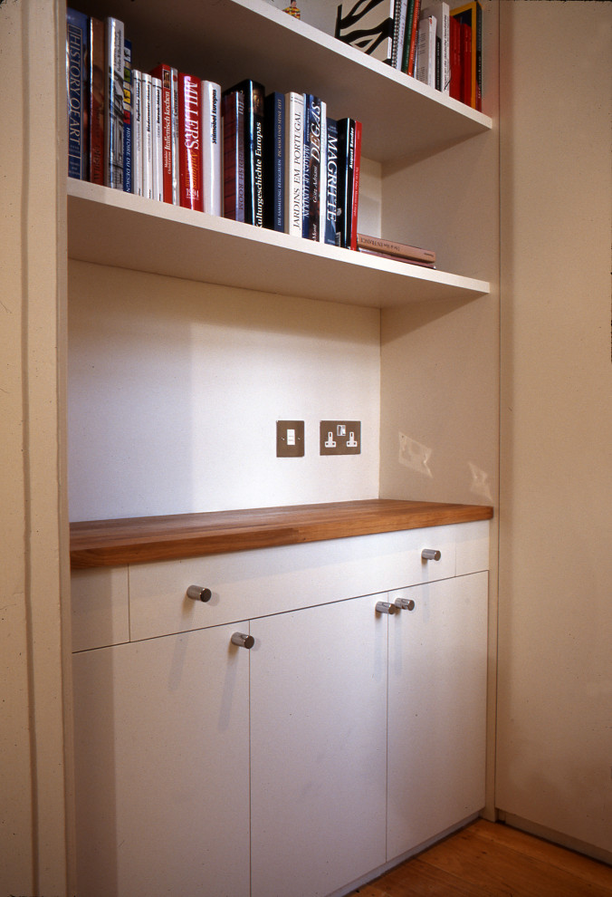 Home office - transitional home office idea in Brussels