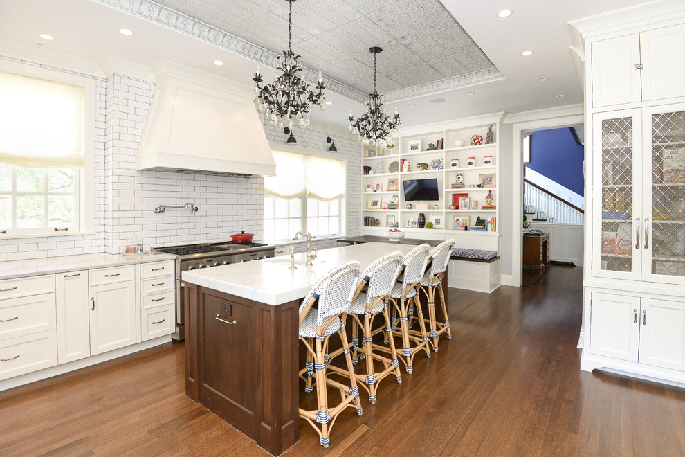 Inspiration for a transitional kitchen remodel in Chicago