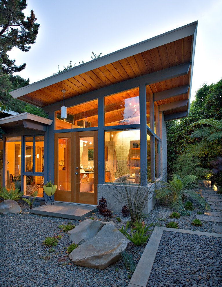 Inspiration for a midcentury exterior in San Francisco.