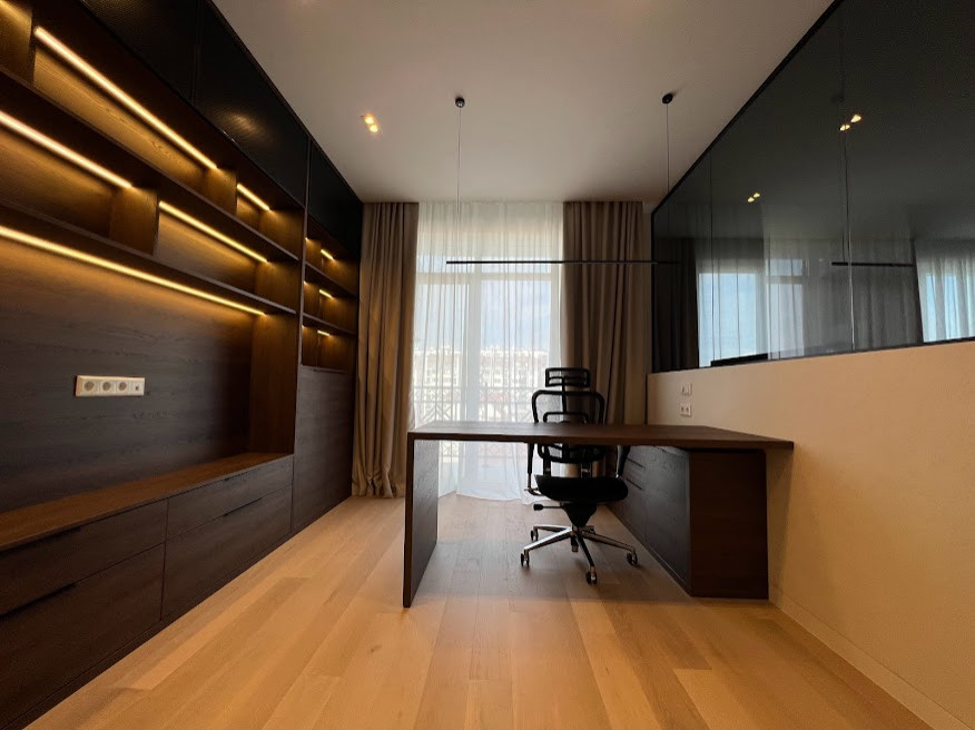 Example of a mid-sized trendy freestanding desk laminate floor, brown floor and wallpaper study room design in Moscow with beige walls and no fireplace