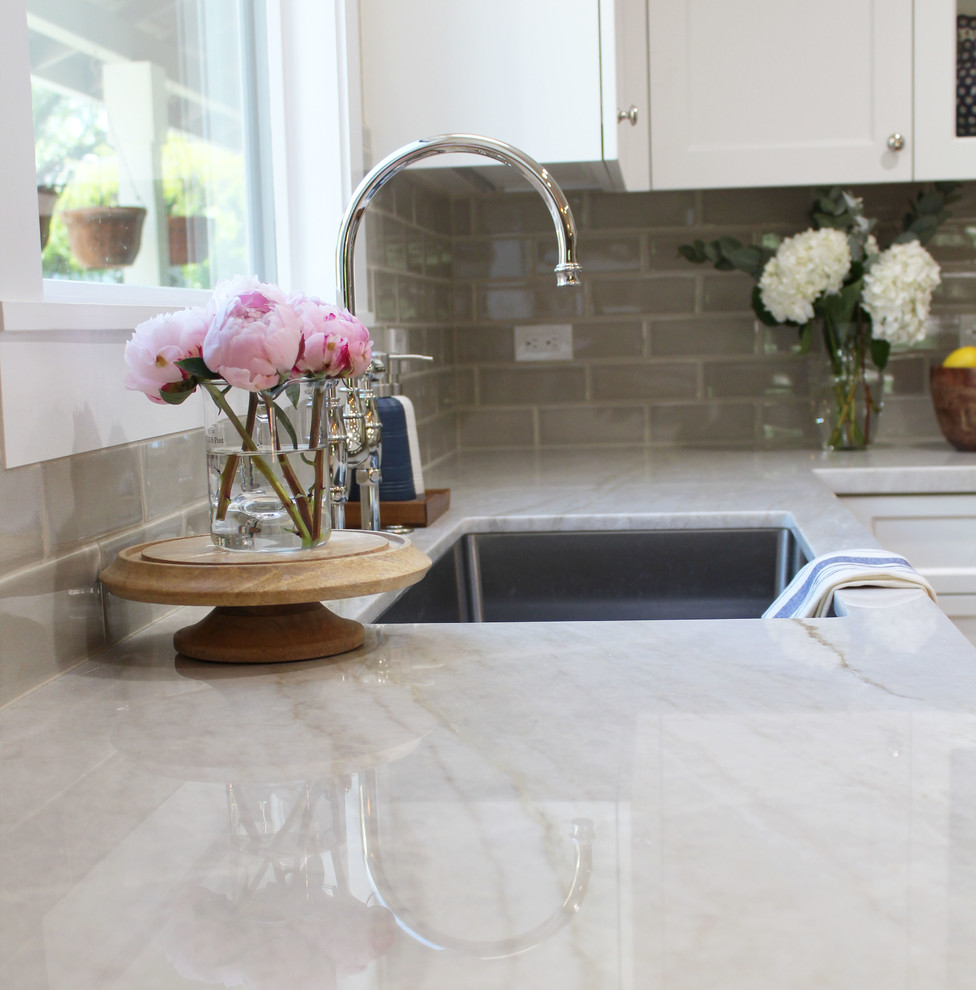 Example of a transitional home design design in San Francisco