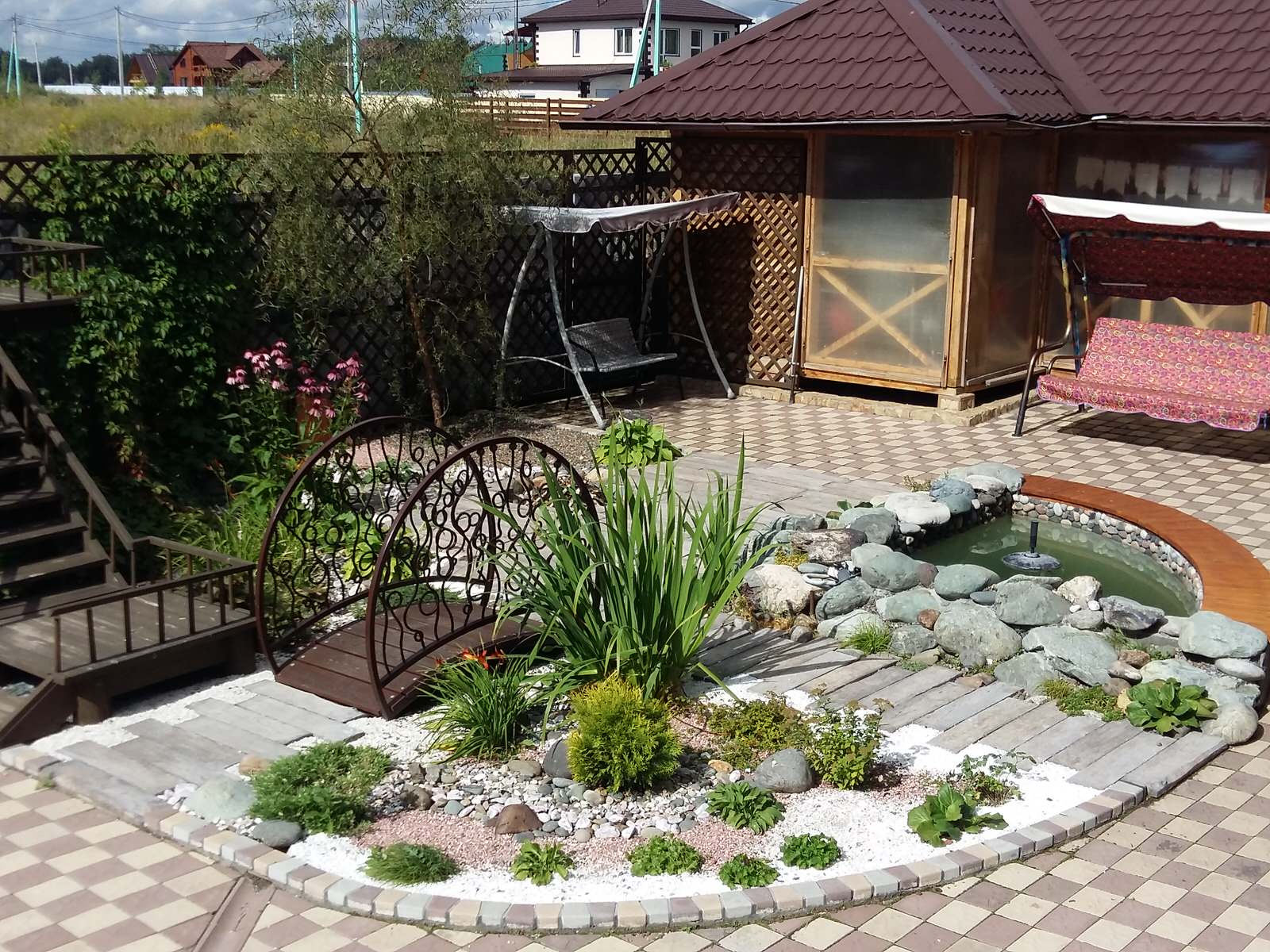 Фонтан в частном саду