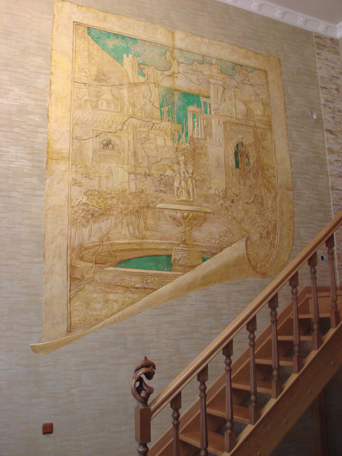 Барельеф в холле загородного дома