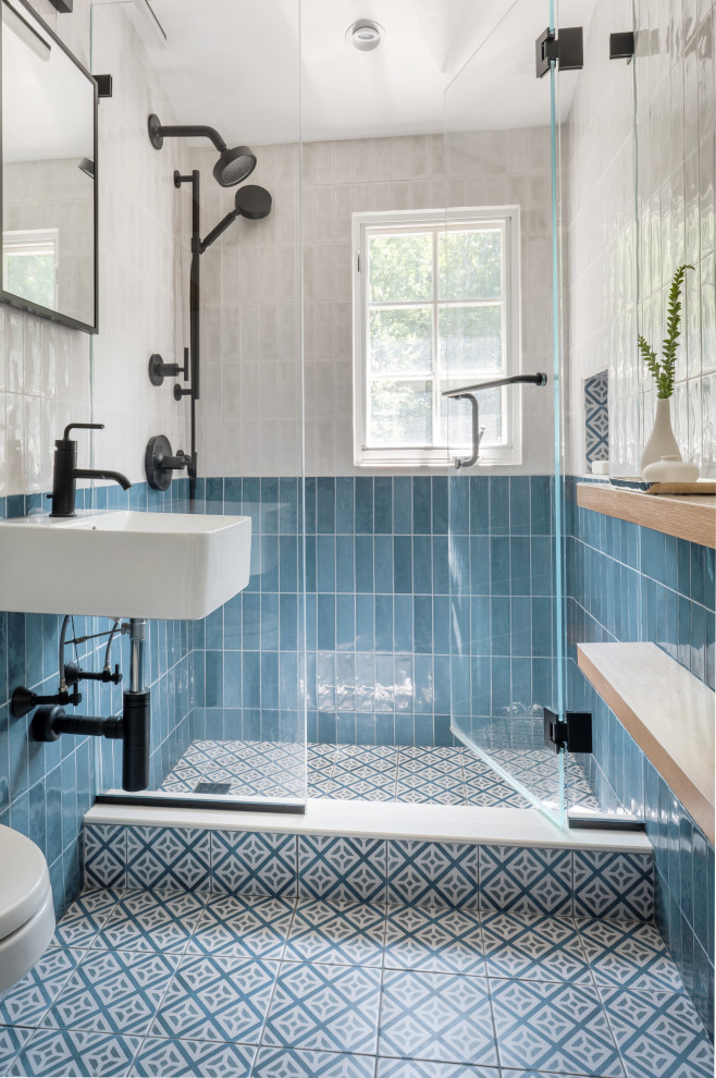 Alcove shower - coastal 3/4 blue tile multicolored floor and single-sink alcove shower idea in New York with a wall-mount sink, a hinged shower door and a niche
