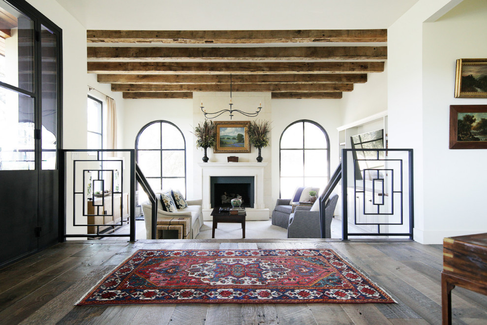 Example of a mid-sized minimalist home design design in Austin