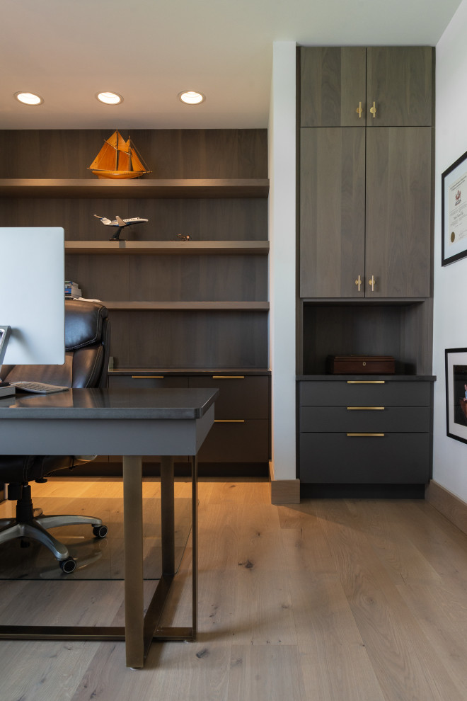 Inspiration for a modern home office in Seattle.
