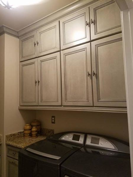 Example of a mountain style home design design in Raleigh