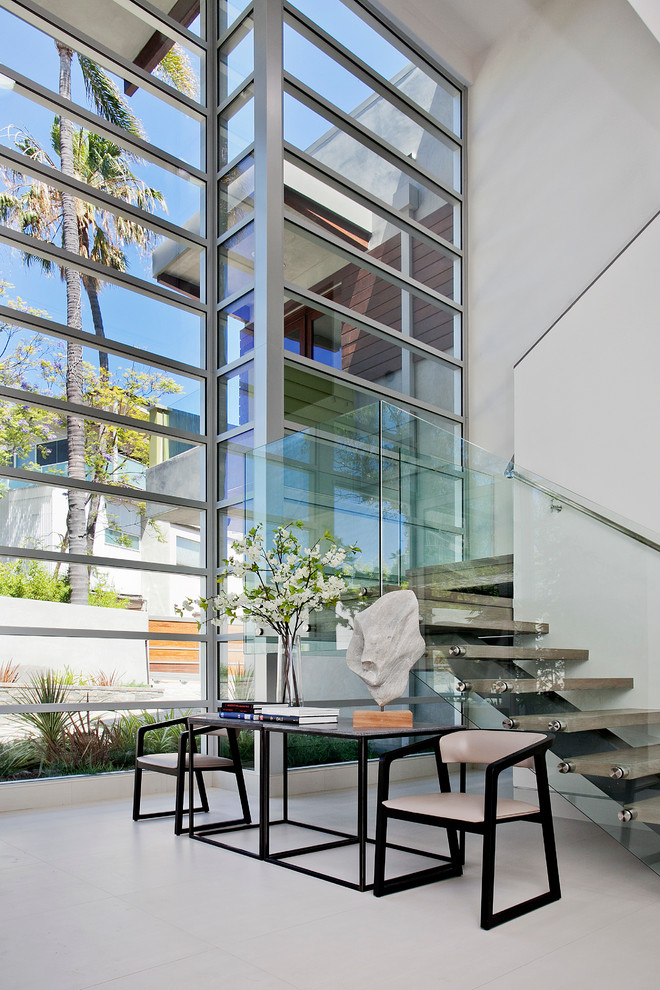 Photo of a contemporary entryway in Los Angeles.
