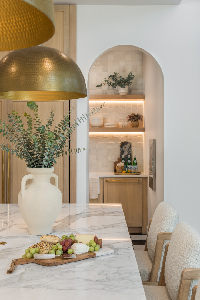 Example of a transitional dining room design in Tampa
