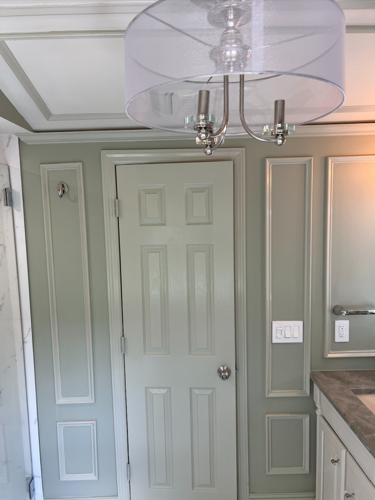 Luxurious Classic Main Bathroom