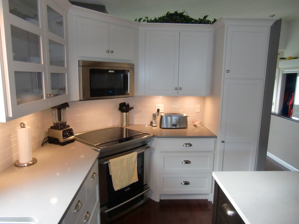 Kitchen - transitional kitchen idea