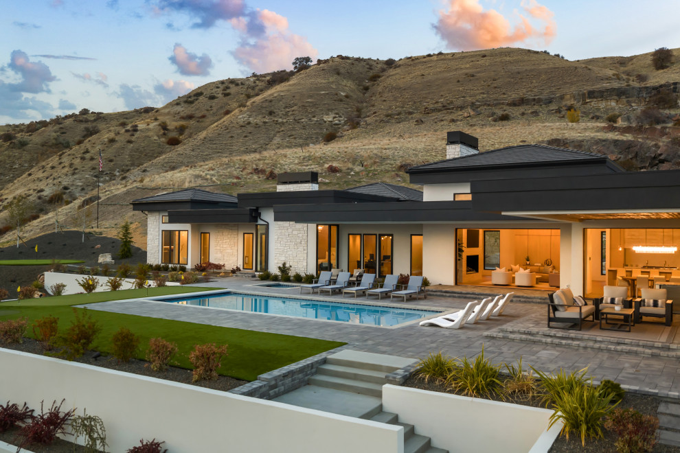 Home design - contemporary home design idea in Boise