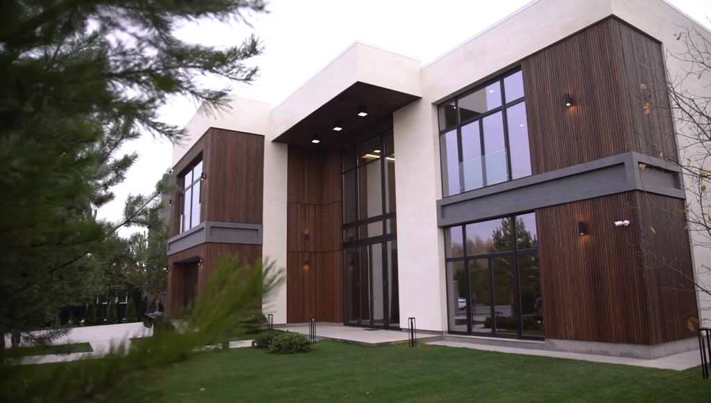 Современные тенденции в архитектуре и дизайне фасадов современных домов Рублевке