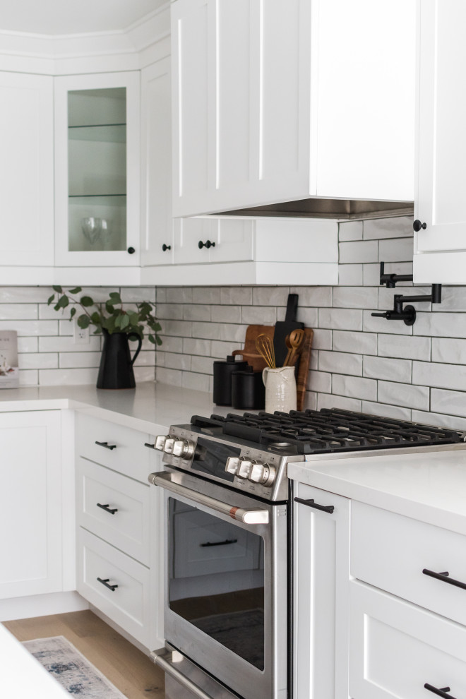 Inspiration for a transitional kitchen remodel in Toronto