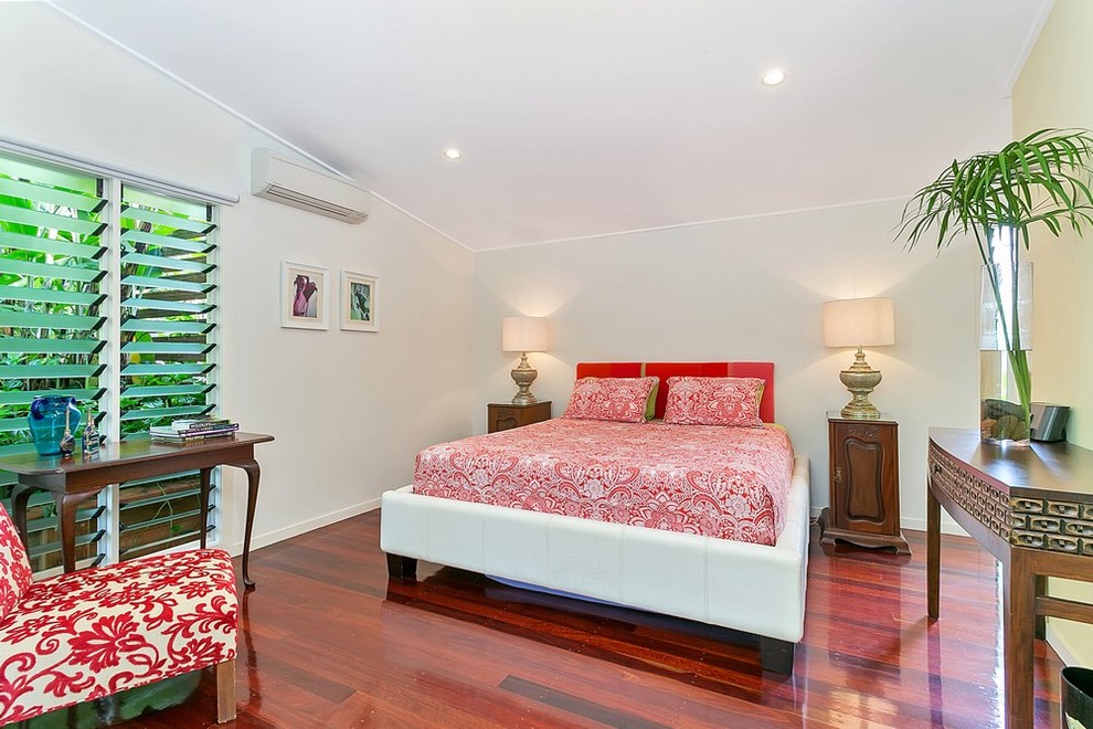 Contemporary bedroom in Cairns.