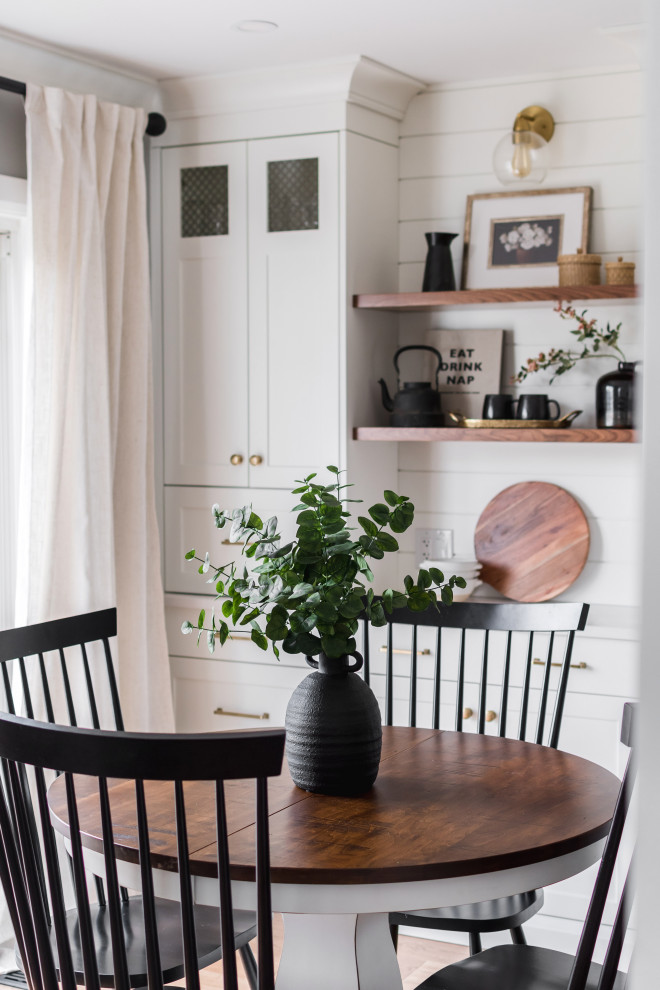 Inspiration for a transitional kitchen remodel in Toronto