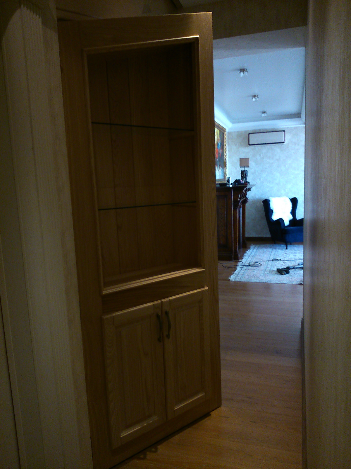 Потайной шкаф под лестницей