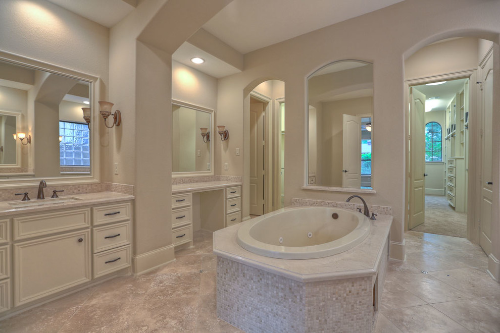 Transitional bathroom photo in Houston