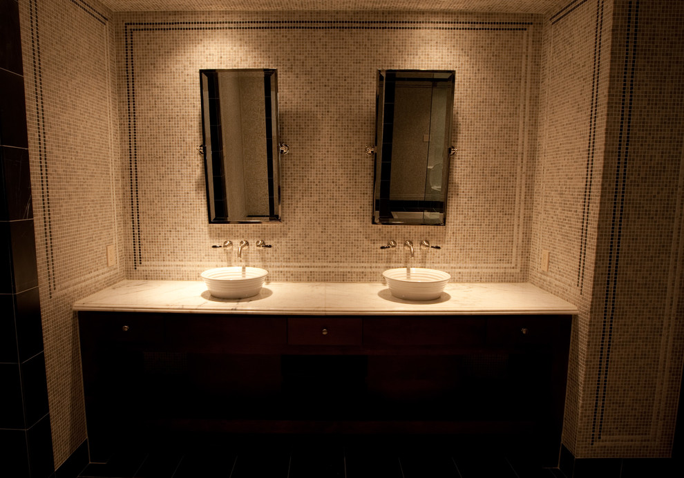 Photo of a traditional bathroom in Dallas.