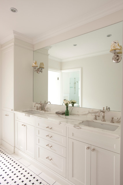 Cooparoo american-traditional-bathroom