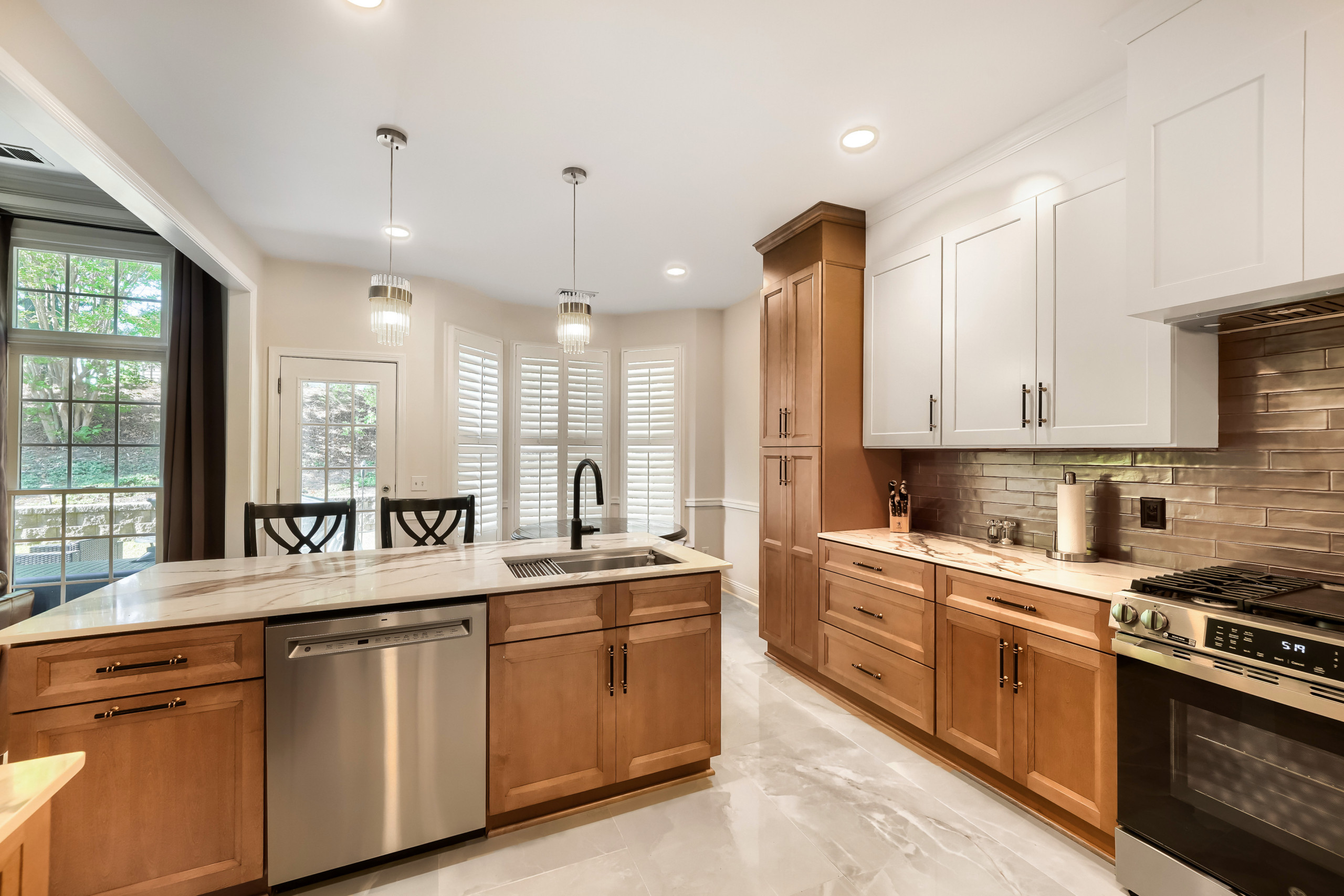 Minimalist kitchen photo in Atlanta