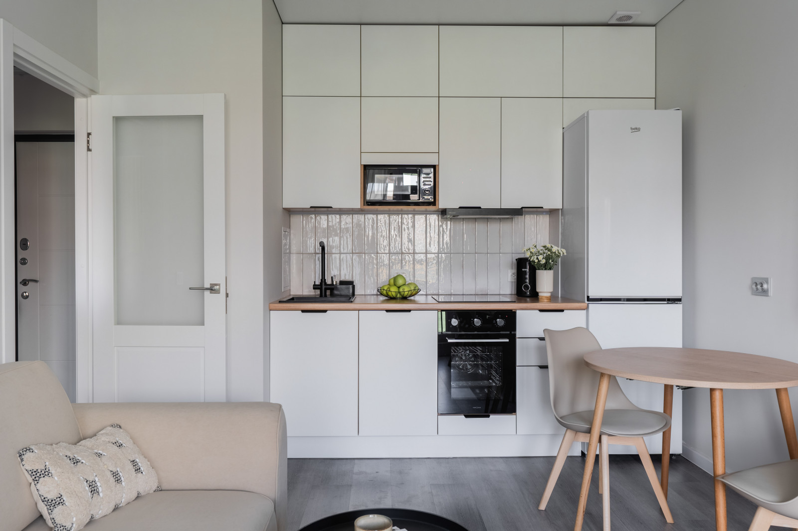 Парадный ансамбль, 2евро, 32м2