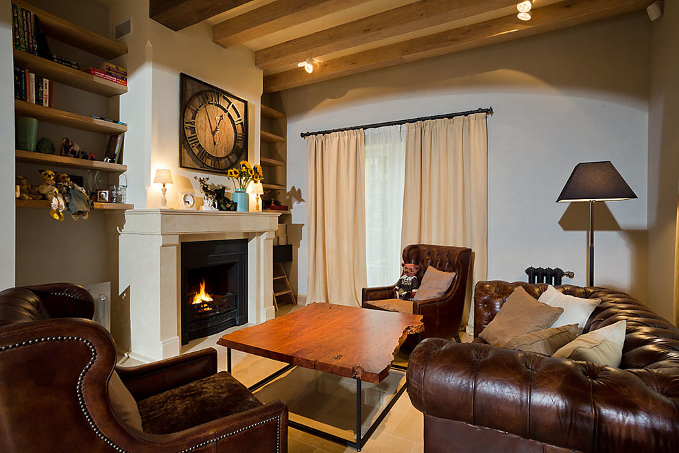 Реконструкция частного дома. Интерьер каминной зоны гостиной.