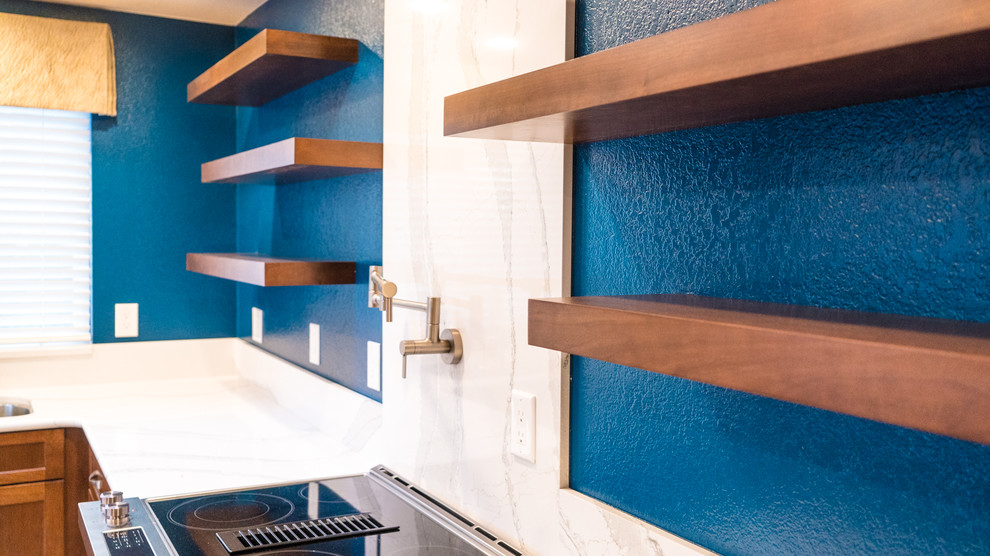 Example of a transitional home design design in Seattle