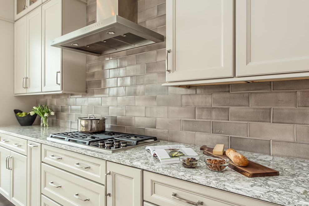 Transitional kitchen photo in Columbus