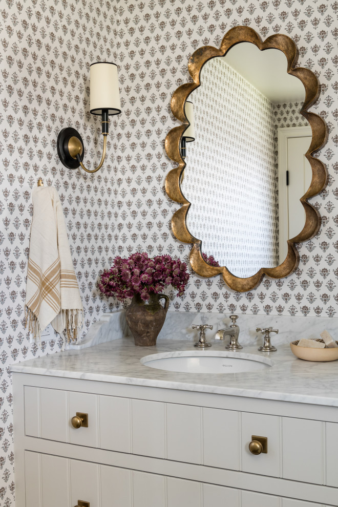 Inspiration for a traditional cloakroom in Orange County.