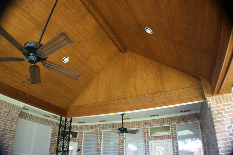 Home design - rustic home design idea in Dallas